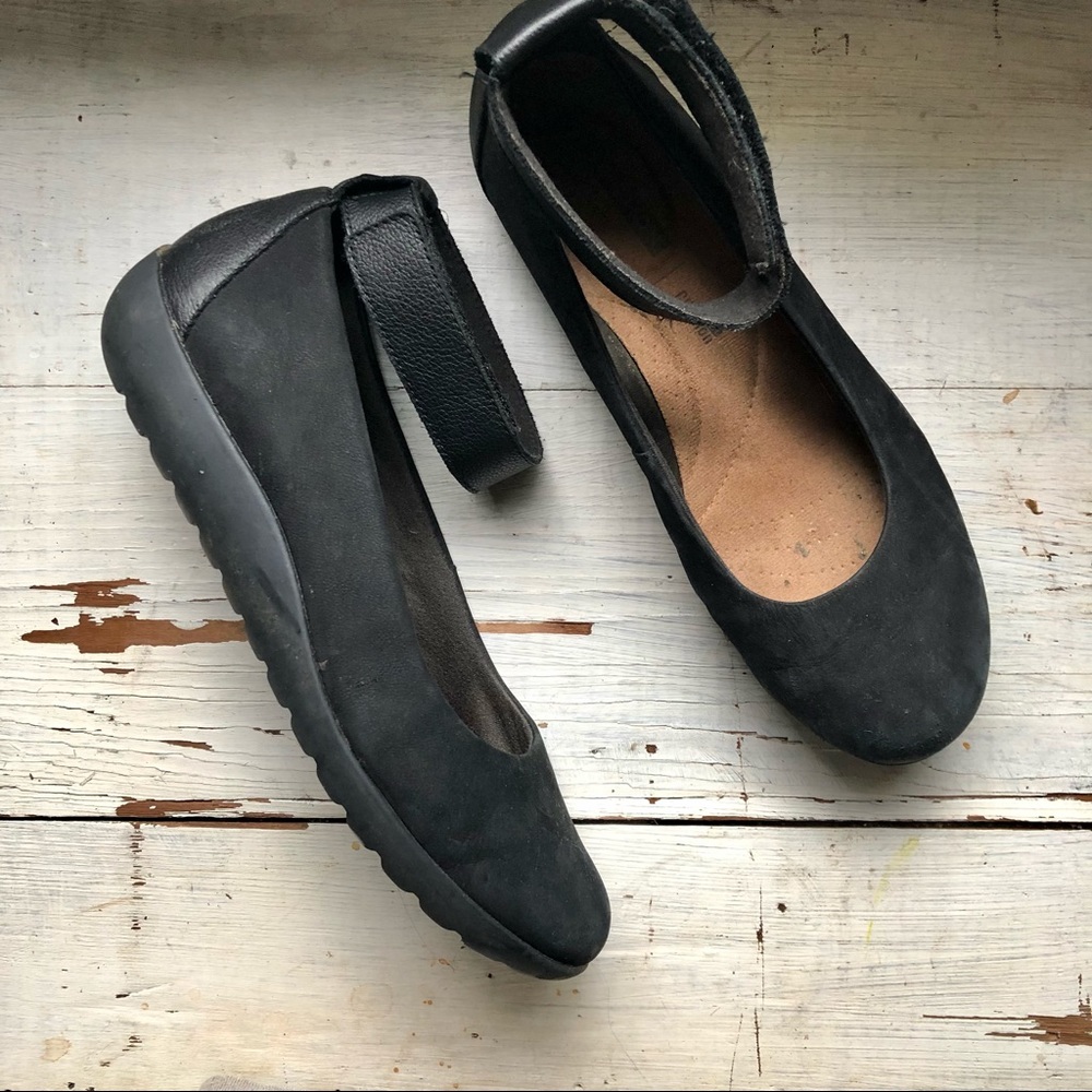 Clarks Medora Nina Black Suede Ballet Flats